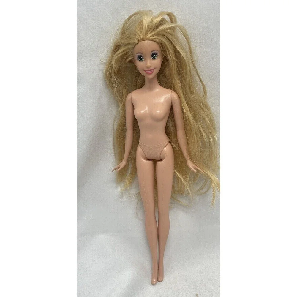 2009 Mattel Princess Barbie Fashionistas Blonde Doll Rapunzel